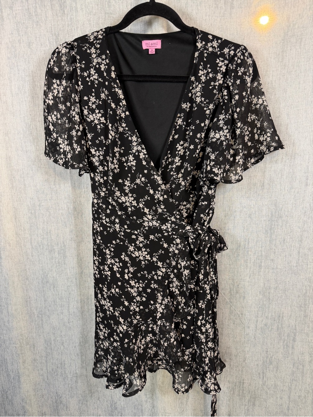 mi ami by Francesca’s Black Floral Wrap Mini Dress Size S